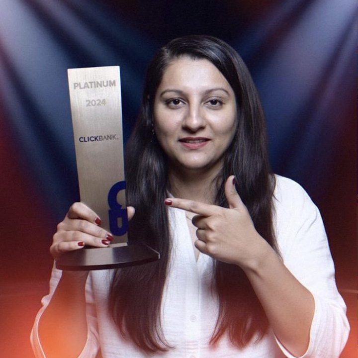 Avinash Garg holding the ClickBank Platinum 2024 award